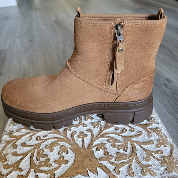 UGG Men's Skyview Classic Pull-on Waterproof Boot - Picture 4 of 11